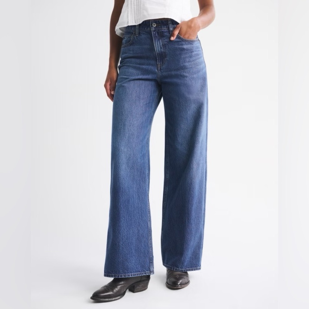 Abercrombie & Fitch Curve Love High Rise Wide Leg Jean Short